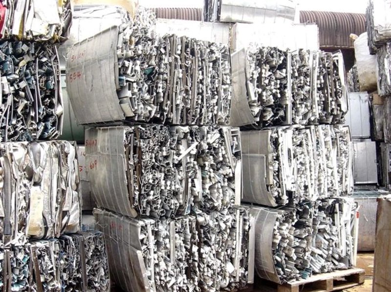 钢铁的重生：解读废铁回收行业的生态轮回